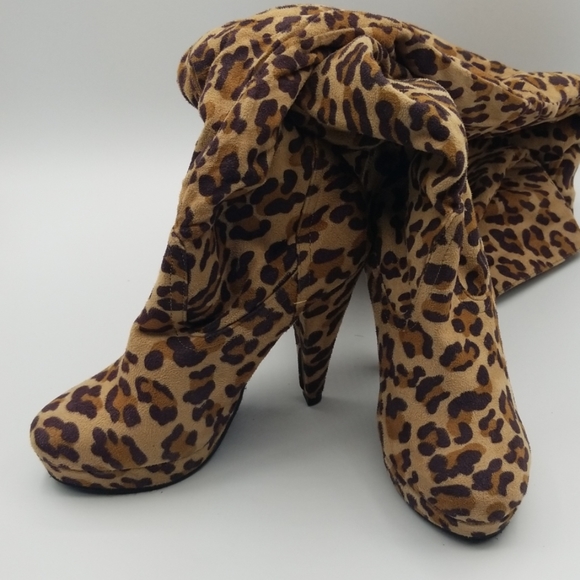 SOLD Like New Thigh High Leopard Print Boots Sz 6 - Picture 2 of 6